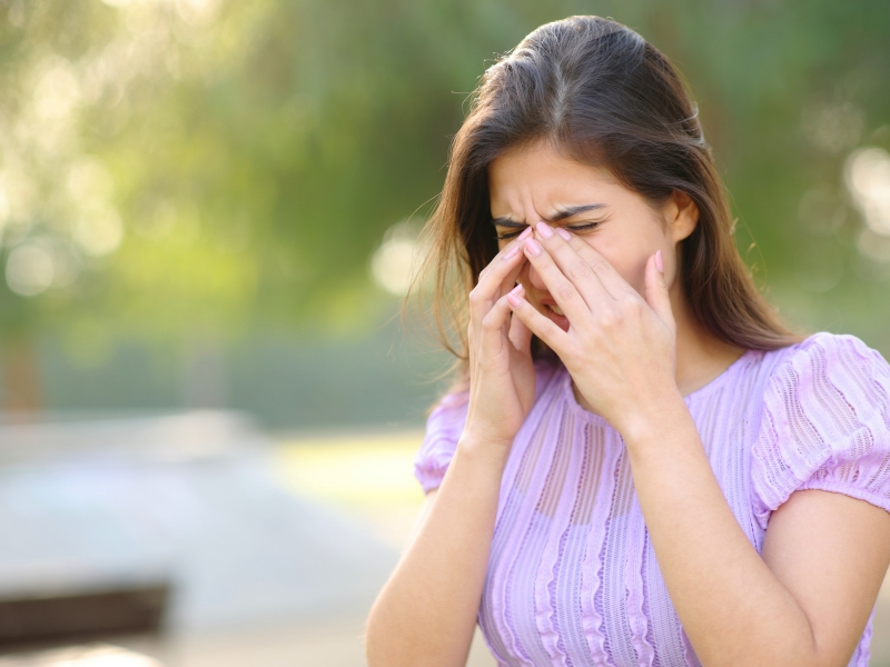 dores de cabeça e olhos vermelhos e identificação