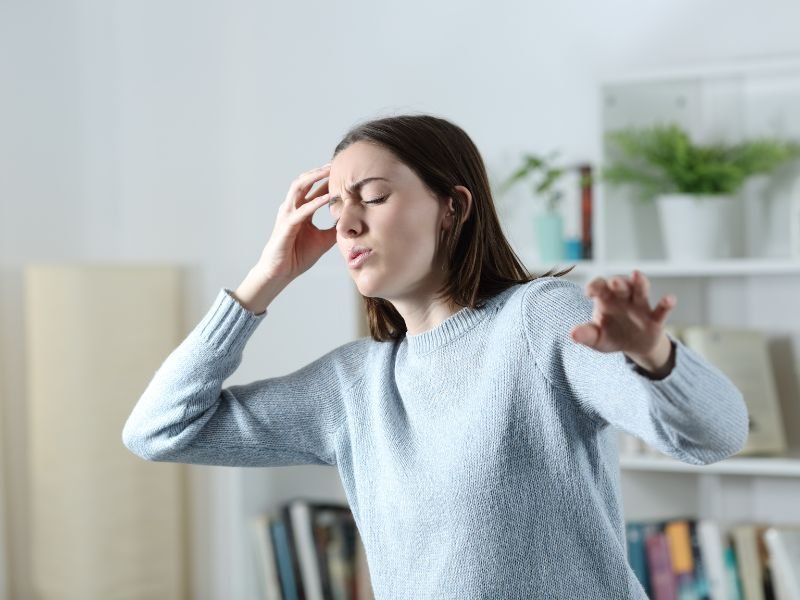 o que causa dor de cabeça e tontura