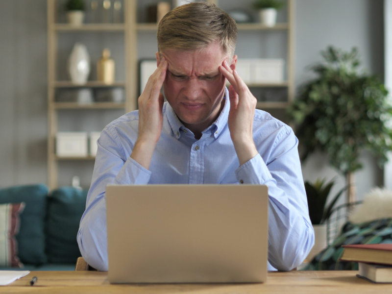 o que pode causar dores de cabeça todos os dias